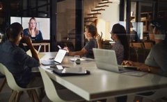 如何在大型会议室设置网络会议系统