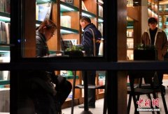 當“爪機”閱讀成為習慣：紙質書還有市場嗎？